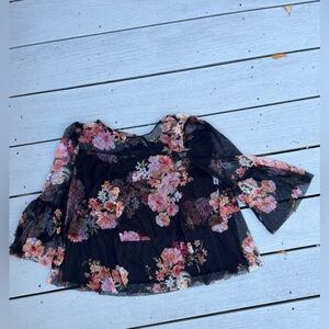 3/4 length mesh sleeved shirt